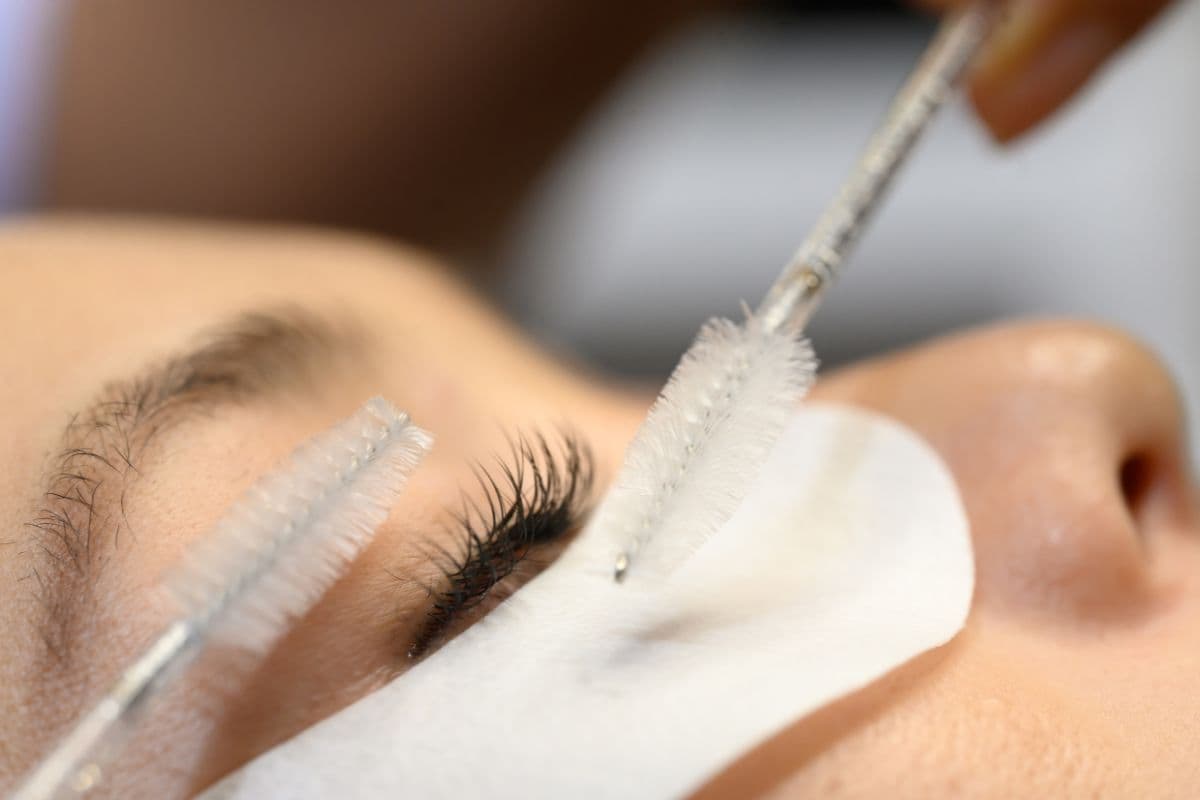 Lash tech working with a client during a lash extension appointment